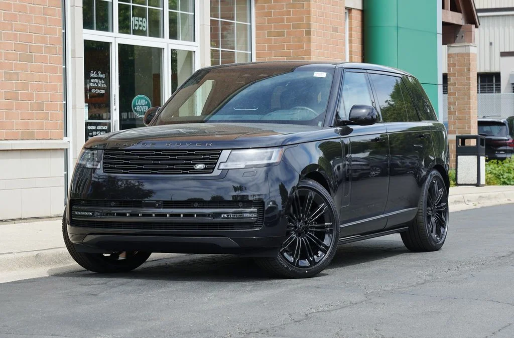 New 2026 Santorini Black Land Rover SE image 1