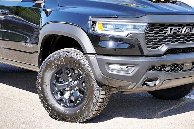 New 2026 Diamond Black Crystal Pearl-Coat Exterior Paint RAM RHO image 4