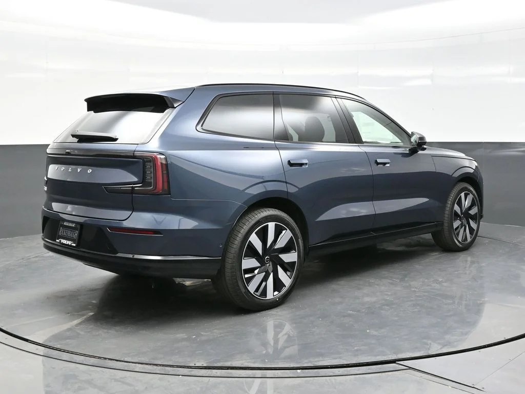 New 2025 Denim Blue Volvo Ultra image 7