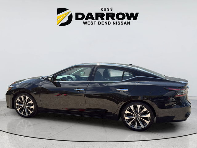 Used 2023 Black Nissan Platinum image 2