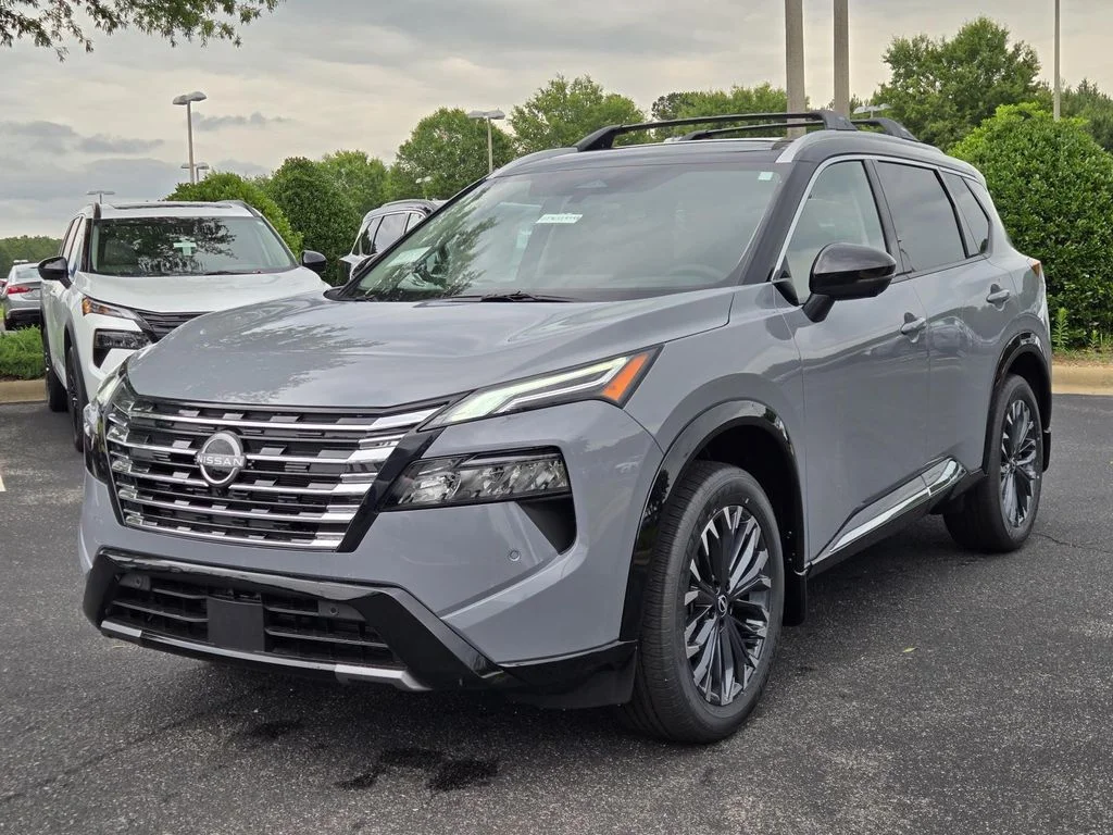 New 2026 Boulder Gray Pearl / Super Black Two-tone Nissan Platinum image 4