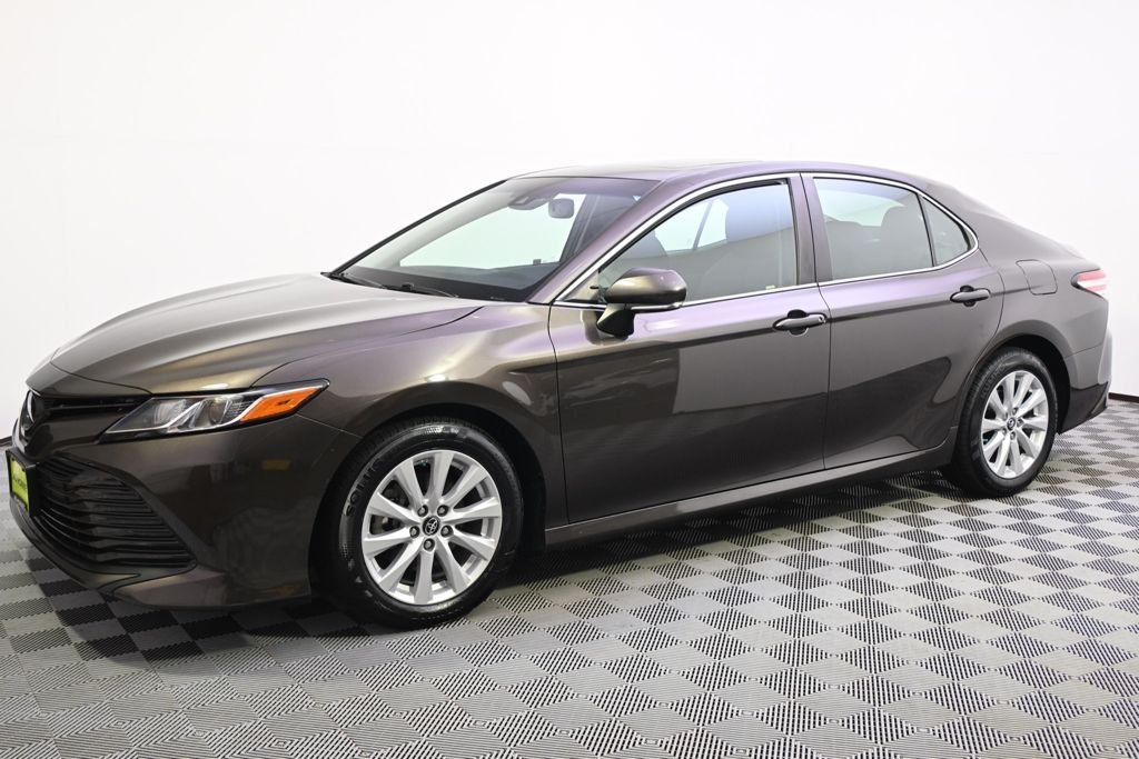 Used 2018 Toyota Camry LE with VIN 4T1B11HK1JU560598 for sale in St. Louis Park, Minnesota