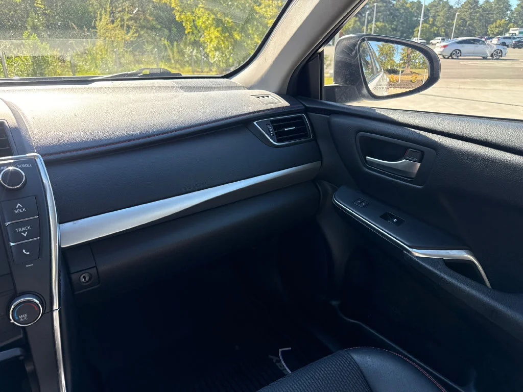 Used 2016 Super White Toyota SE image 17