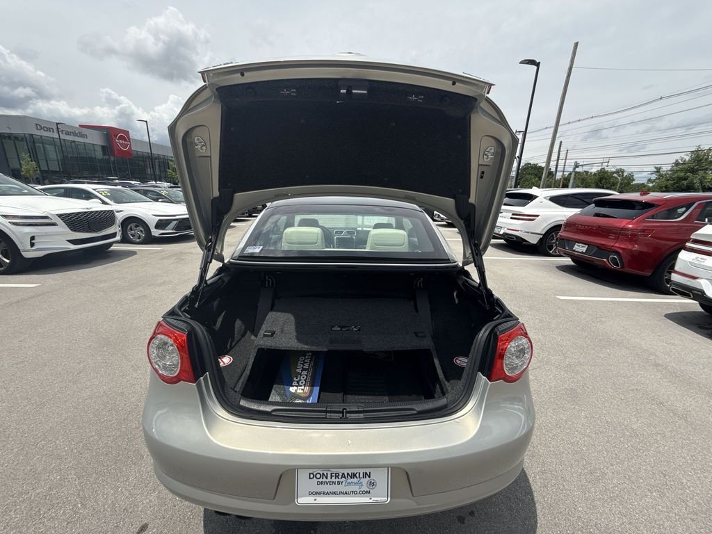 Used 2010 Beige Volkswagen Komfort Edition image 21
