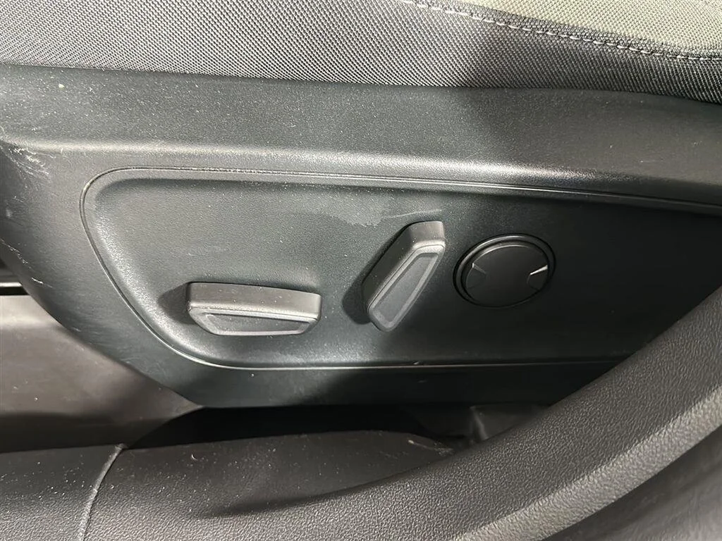 Used 2022 Atlas Blue Ford SE image 15