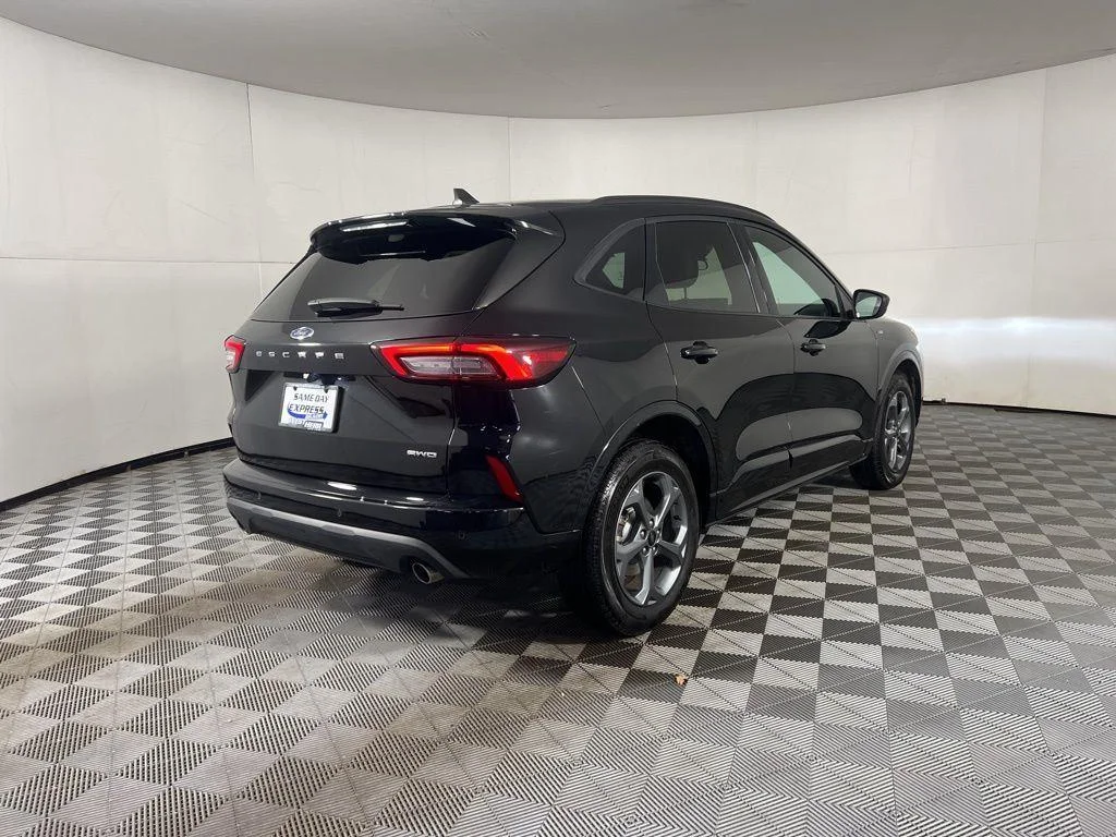 Used 2023 Black Metallic Ford ST-Line image 9