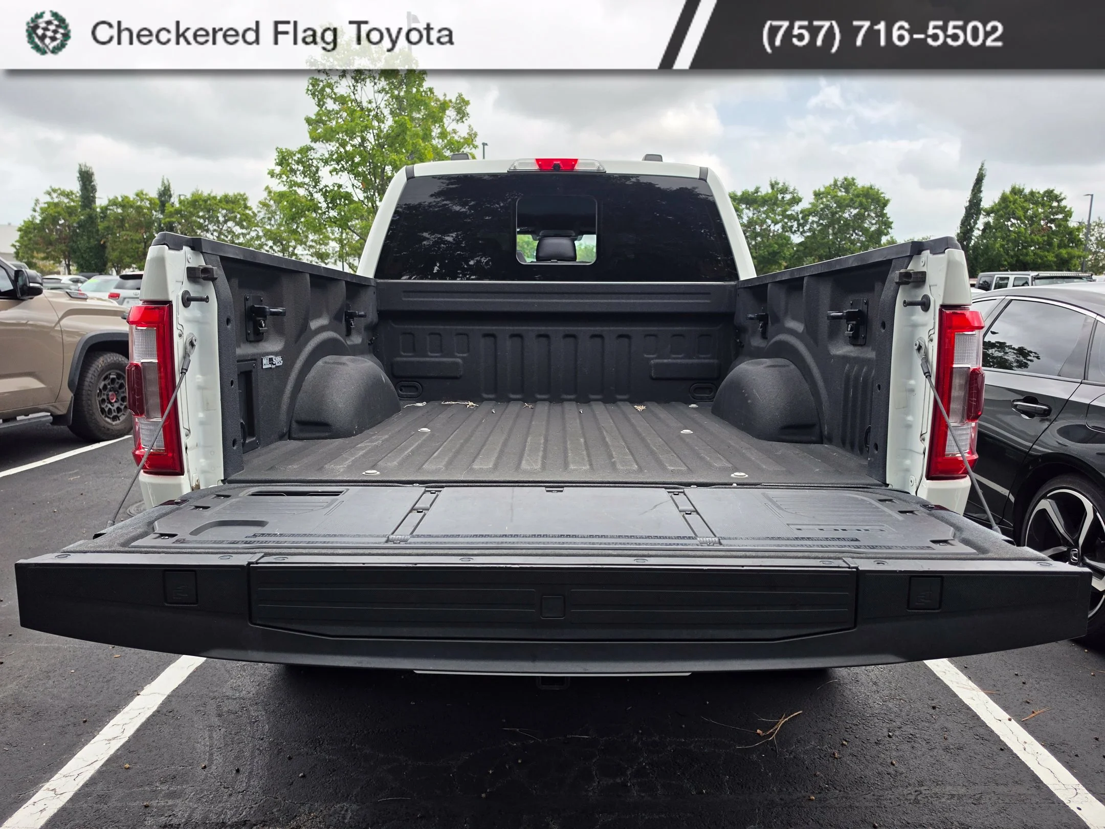 Used 2022 White Metallic Ford Lariat image 7
