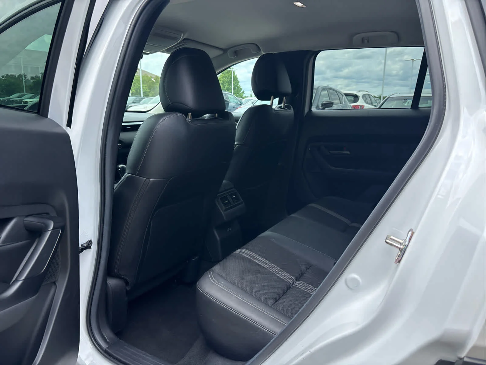 Used 2025 Wind Chill Pearl Mazda 2.5 S Preferred Package image 5