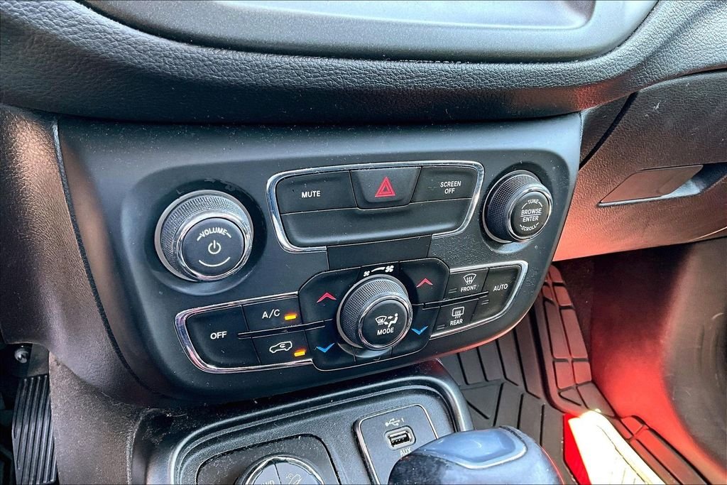 Used 2020 White Jeep Trailhawk image 21