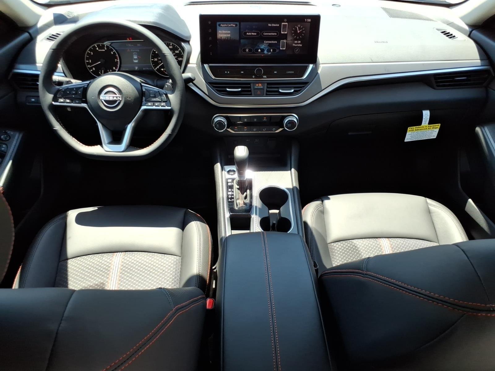 New 2026 Pearl White TriCoat / Super Black Two-tone Nissan SR image 21