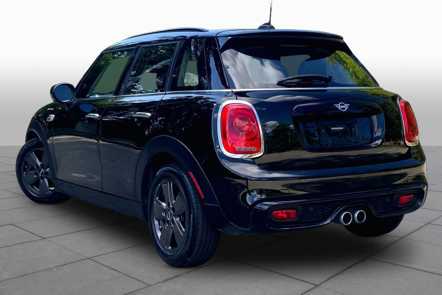 Used 2021 Midnight Black Metallic MINI Cooper S image 10