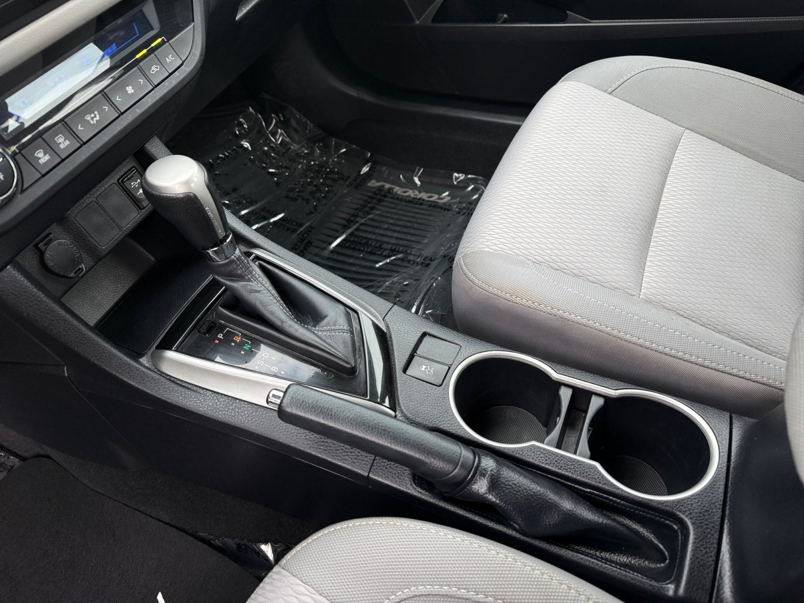 Used 2015 Slate Metallic Toyota LE image 13