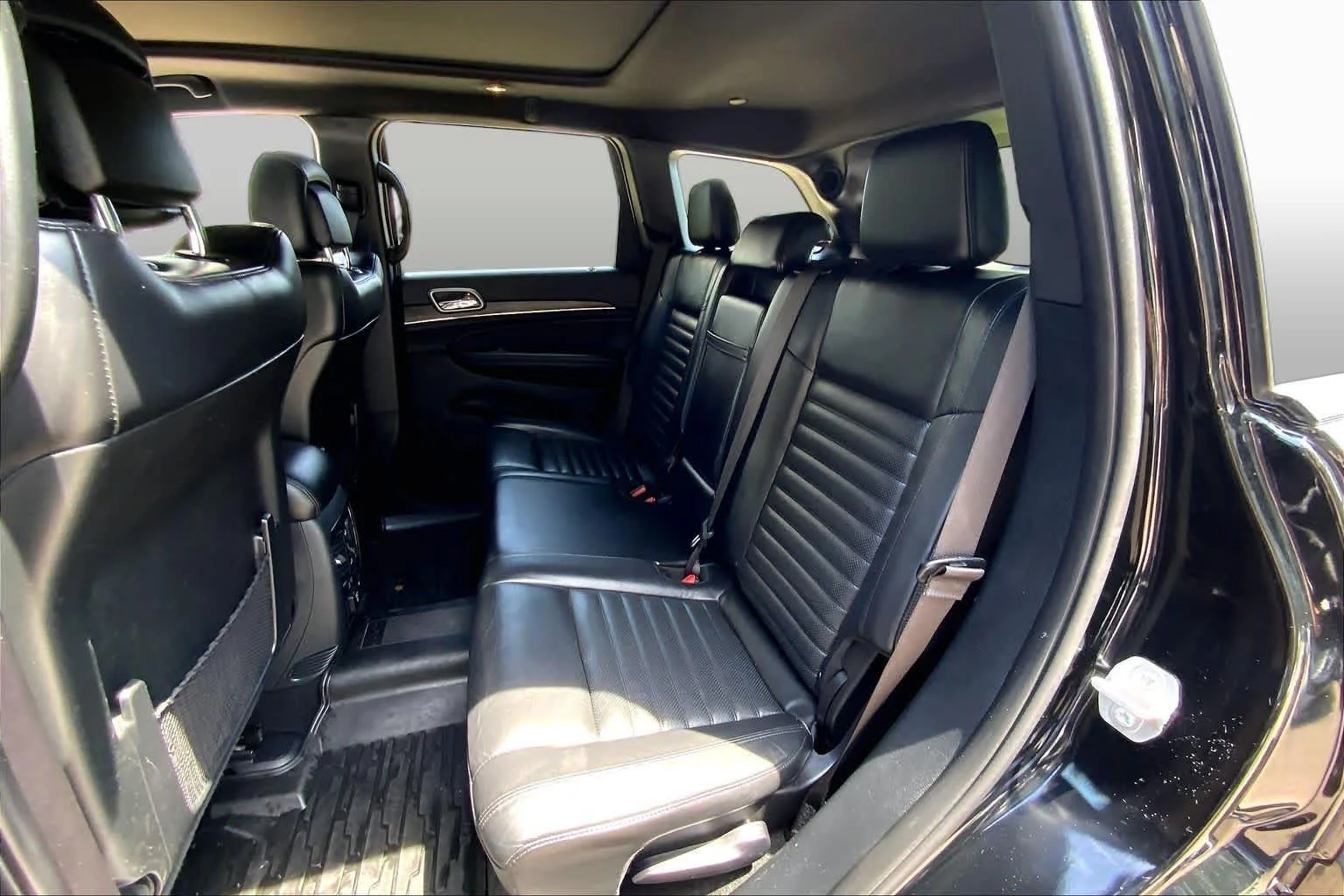 Used 2020 Diamond Black Crystal Pearlcoat Jeep Limited X image 20