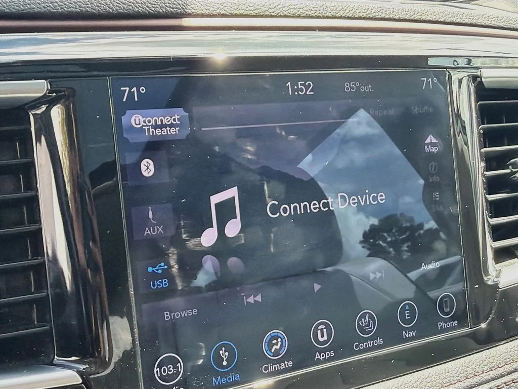 Used 2018 White Chrysler Limited image 15