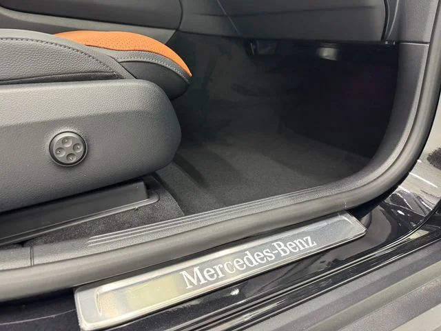 New 2027 Black Mercedes-Benz GLC 300 image 38