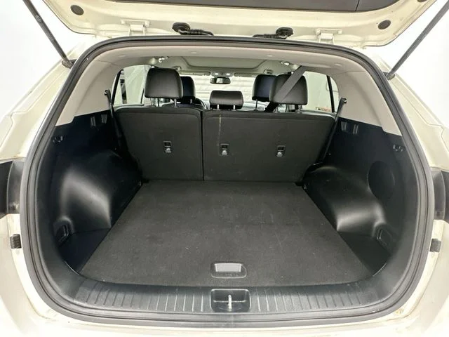Used 2017 White Kia EX image 21
