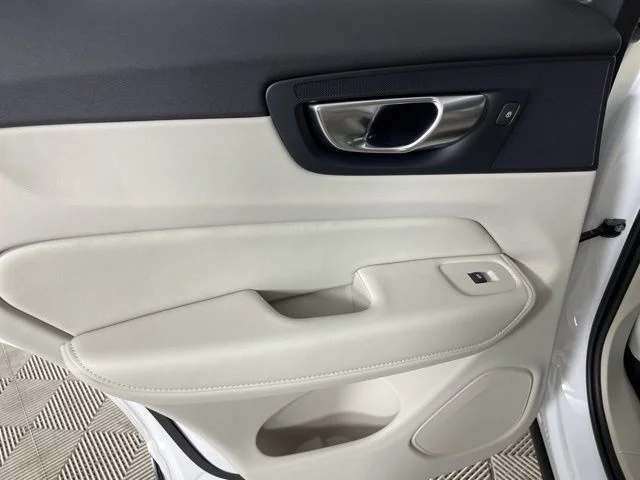 2025 Volvo XC60 Plus - Photo 40