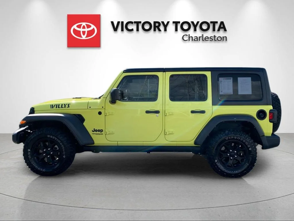 Used 2022  Jeep Unlimited Willys image 2