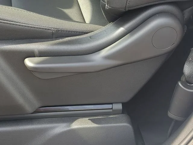 New 2025 Summit White GMC Pro image 12