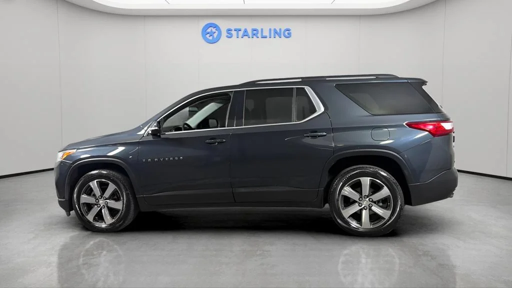 Used 2019 GRAPHITE METALLIC Chevrolet LT Leather image 3