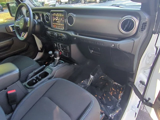 Used 2022 White Jeep Unlimited Rubicon 4xe image 35