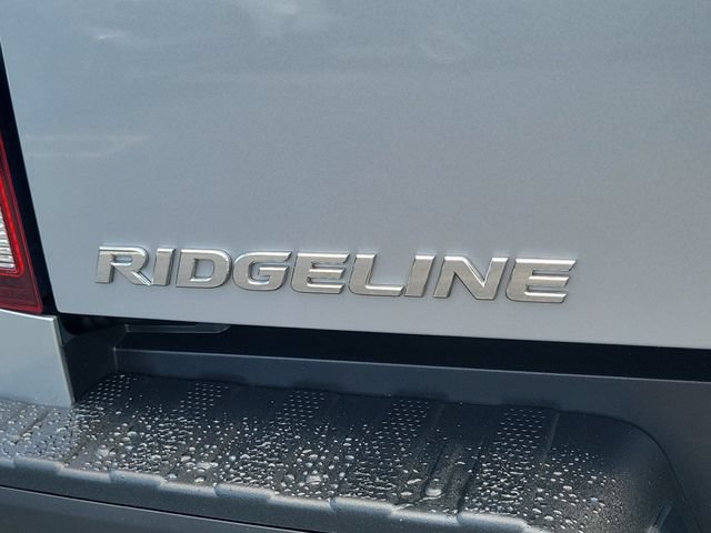 Certified Used 2023 Lunar Silver Metallic Honda AWD RTL-E image 8