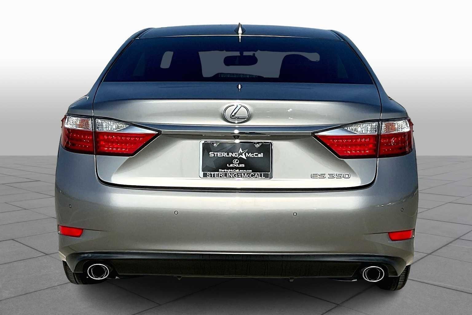 Used 2015 Atomic Silver Lexus  image 5