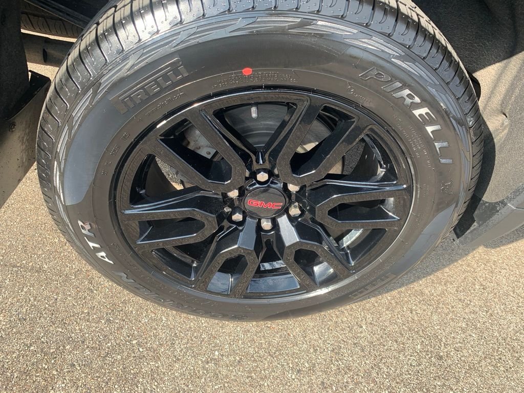 Used 2020 Black GMC Elevation image 33