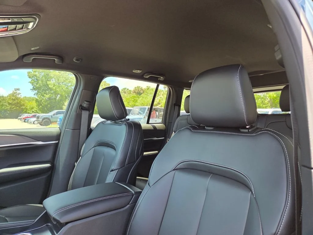 New 2026 Steel Blue Exterior Paint Jeep Limited image 13