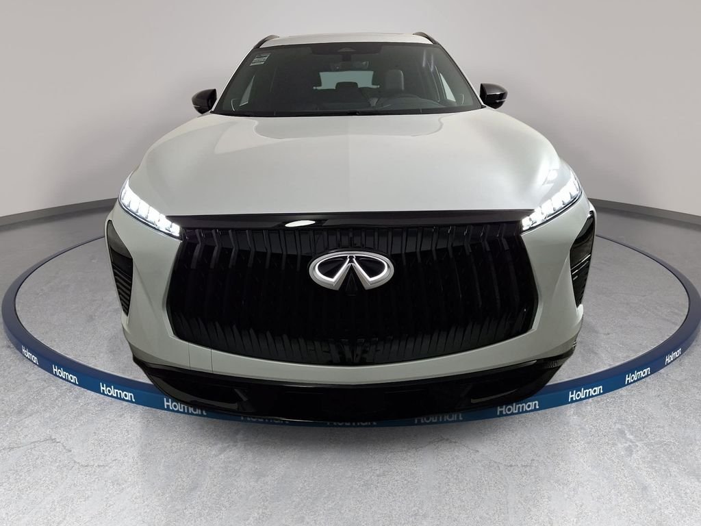 Used 2027 Radiant White INFINITI LUXE image 2
