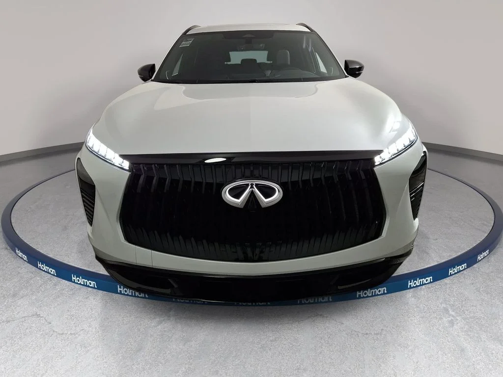 Used 2027 Radiant White INFINITI LUXE image 2