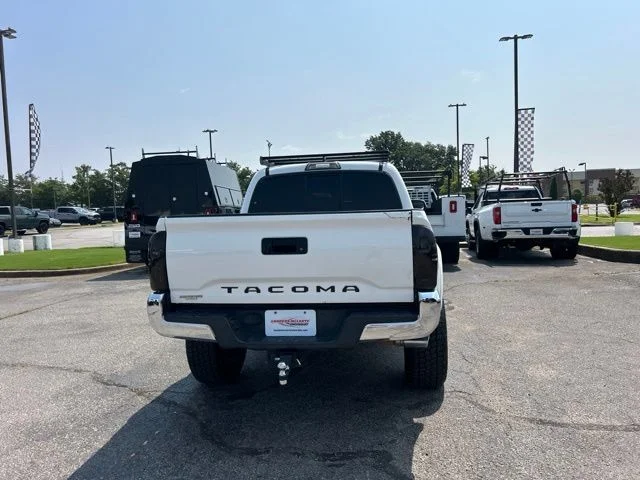 Used 2017 White Toyota SR5 image 4