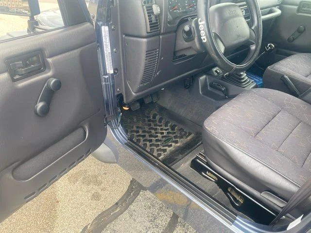 Used 2002 Blue Jeep SE image 14