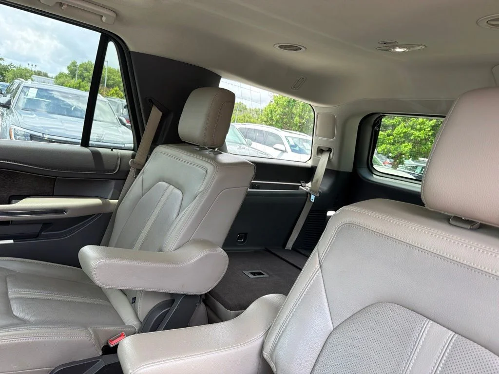 Used 2019 White Platinum Clearcoat Metallic Ford Limited image 10