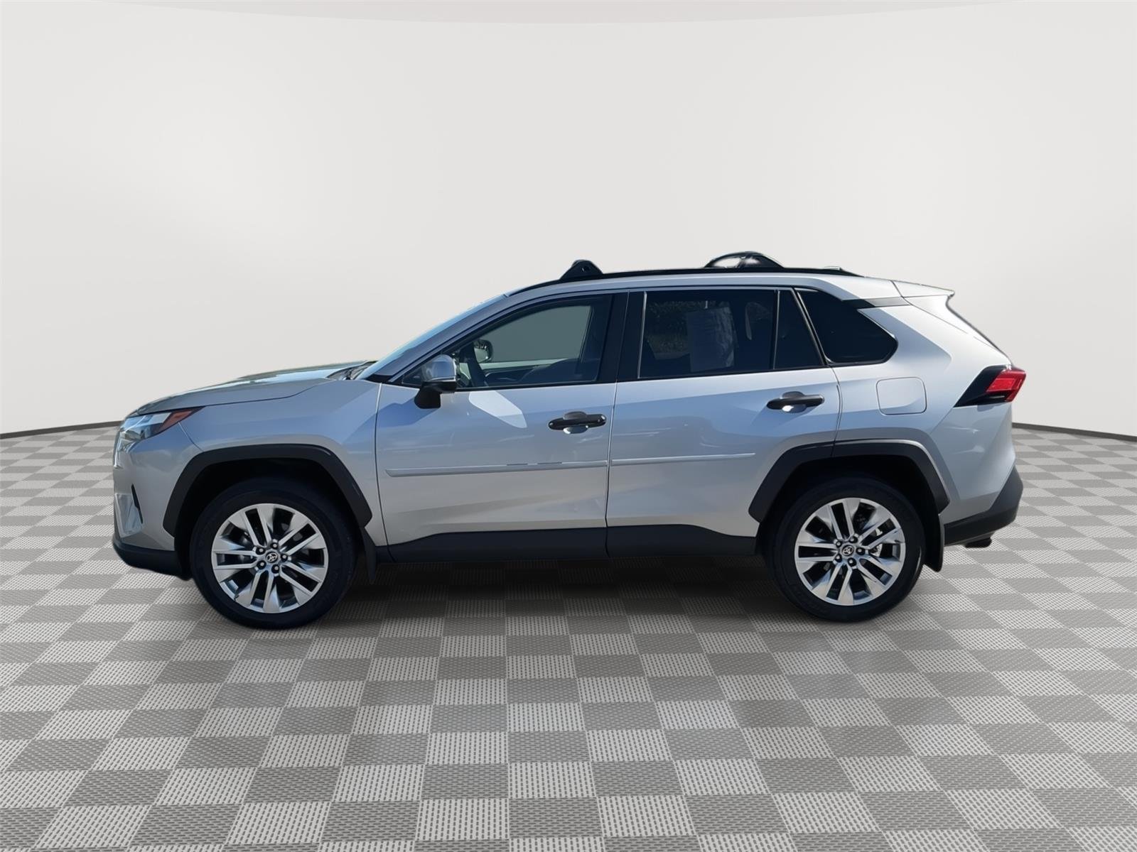 Certified Used 2025 Silver Sky Metallic Toyota XLE Premium image 23