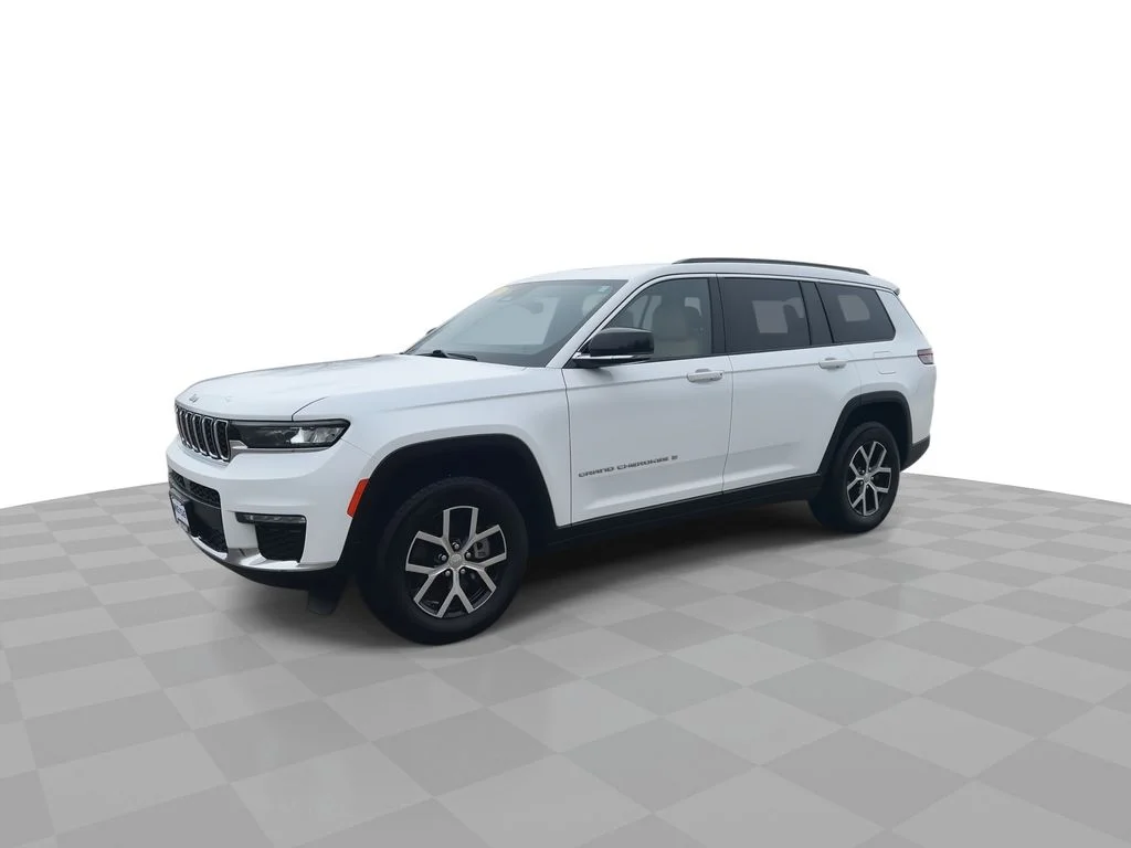 Used 2025 White Jeep Limited image 4
