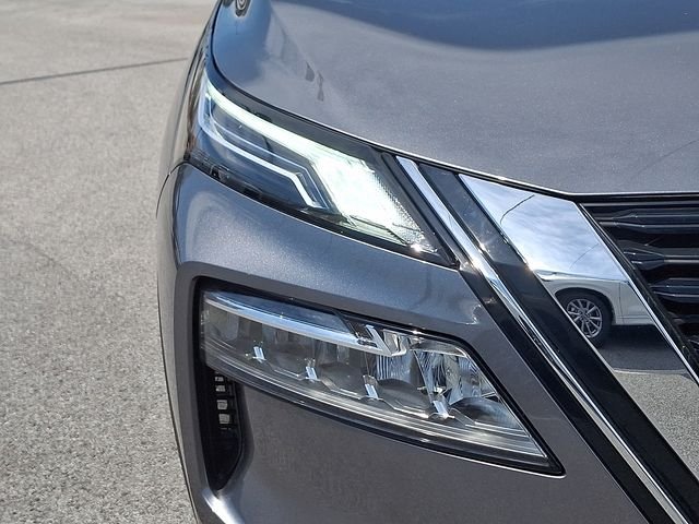 Used 2023 Gray Nissan Platinum image 11