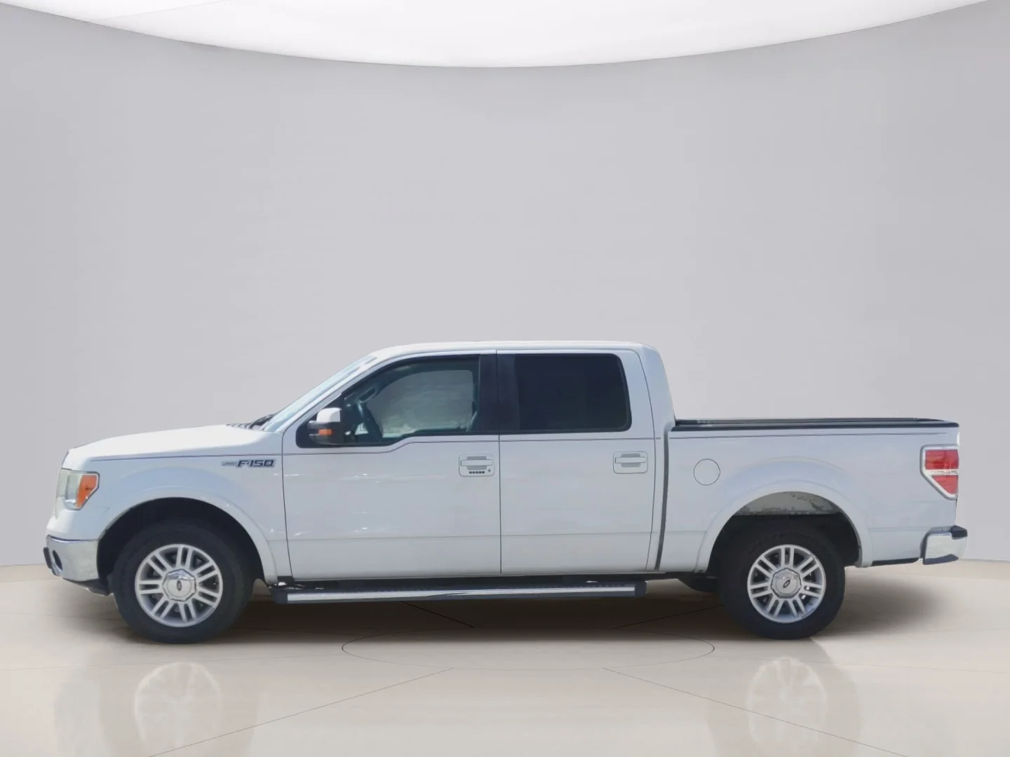 Used 2014 White Ford LARIAT image 2