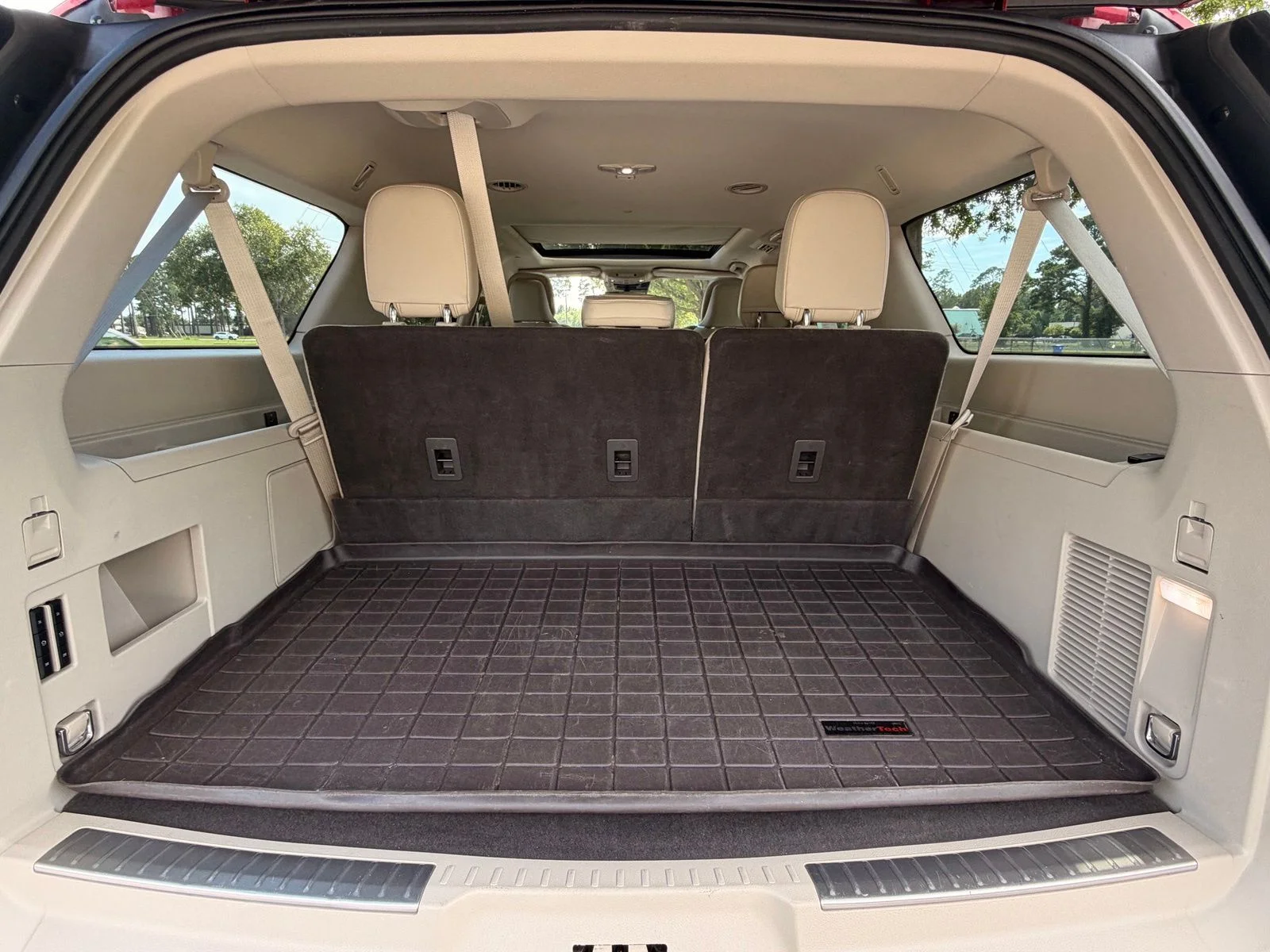 Used 2019 Ruby Red Metallic Lincoln Reserve image 19