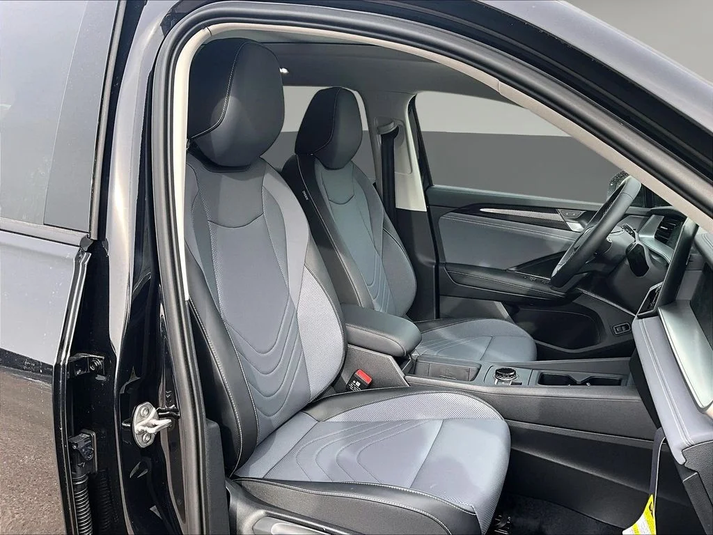 2026 Volkswagen Tiguan SE - Photo 13
