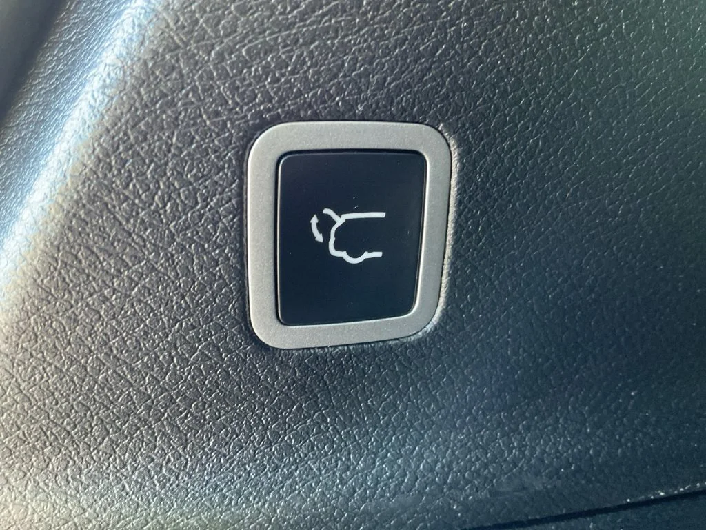 Used 2025 Black Chrysler Limited image 32