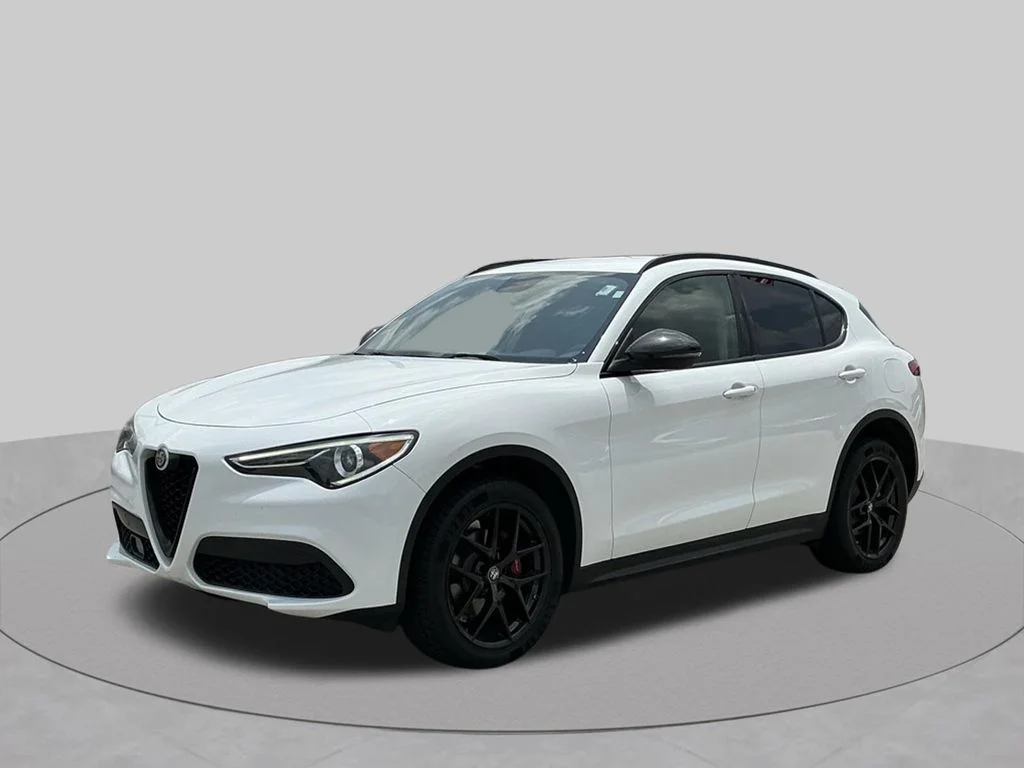 Used 2019 White Alfa Romeo Base image 2
