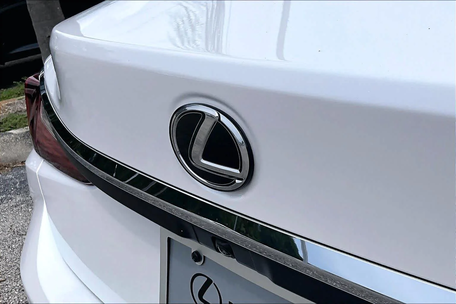 Used 2025 Eminent White Pearl Lexus  image 31