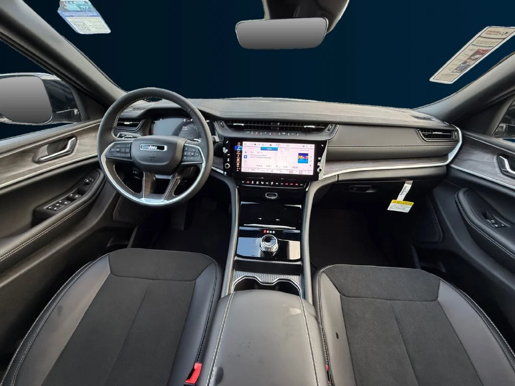 New 2027 Gray Jeep Laredo Altitude image 12