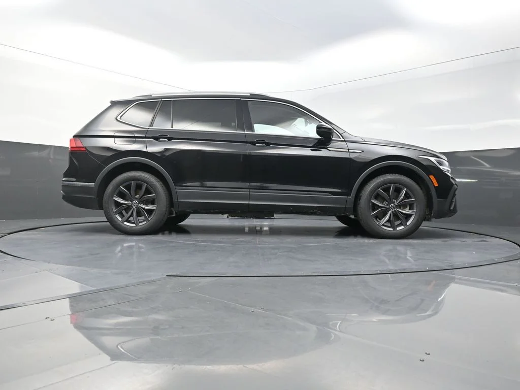 Used 2023 Black Volkswagen 2.0T SE image 28