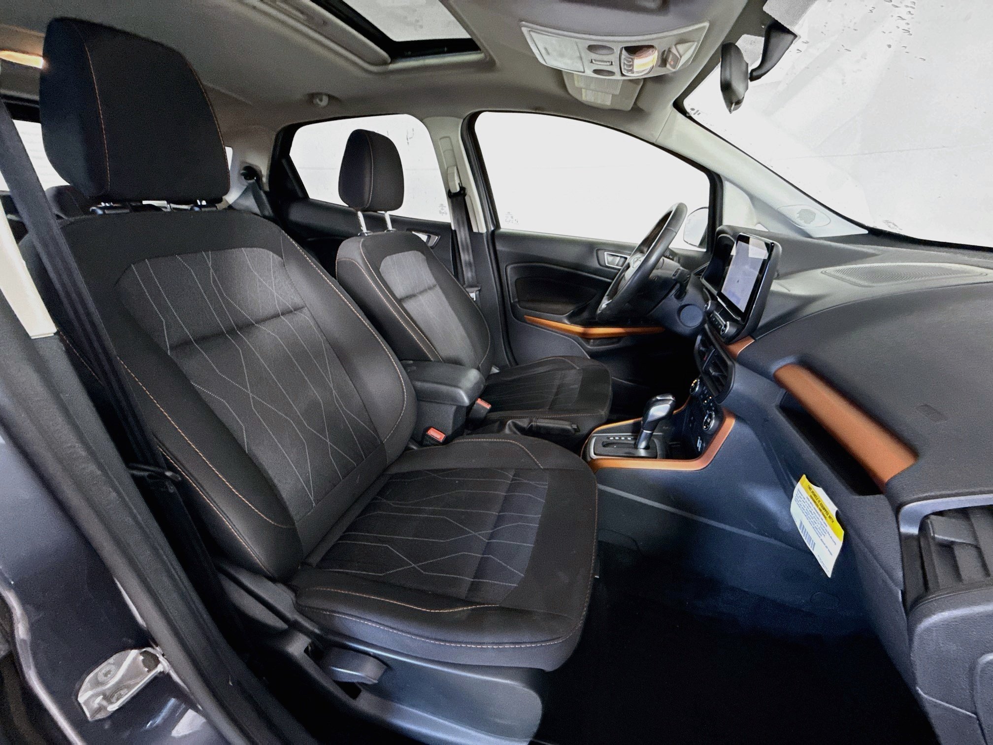 Used 2022 Smoke Metallic Ford SE image 28