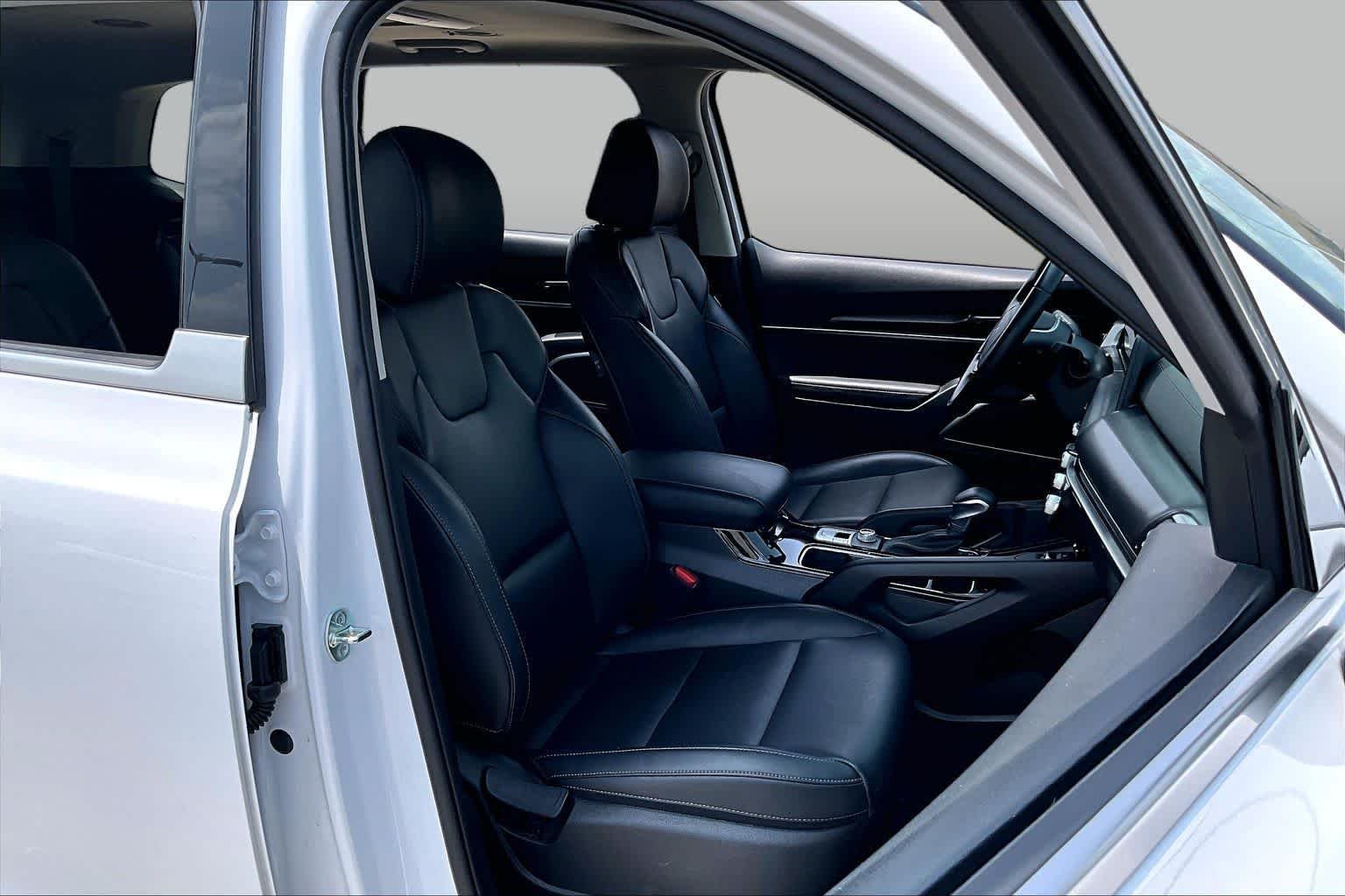 Used 2025 Glacial White Pearl Kia S image 8