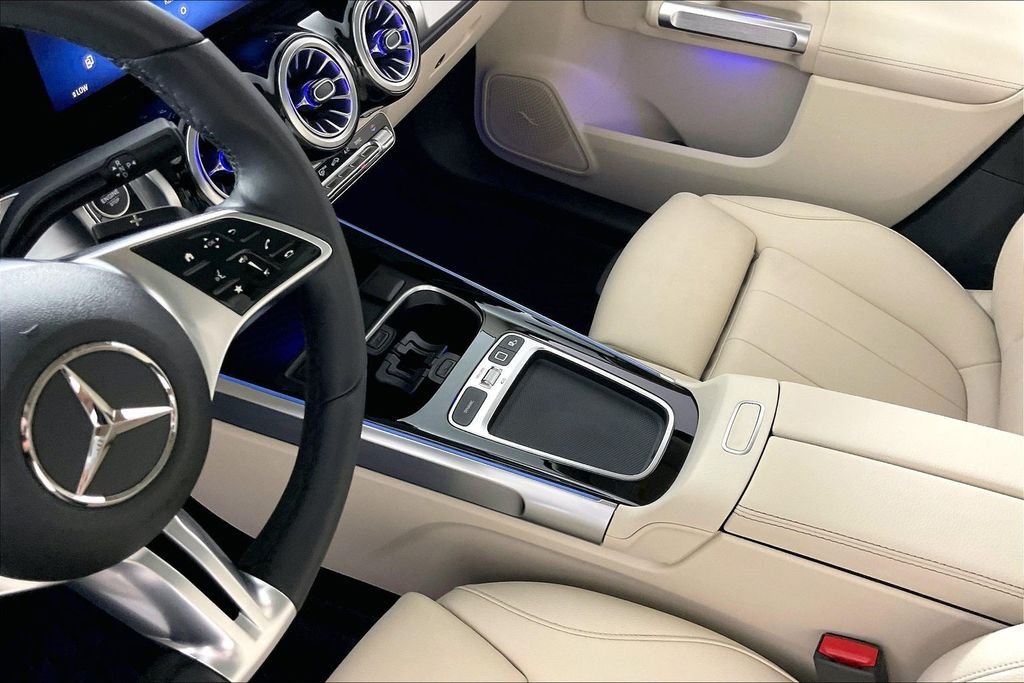 Used 2026 Black Mercedes-Benz GLB 250 image 12