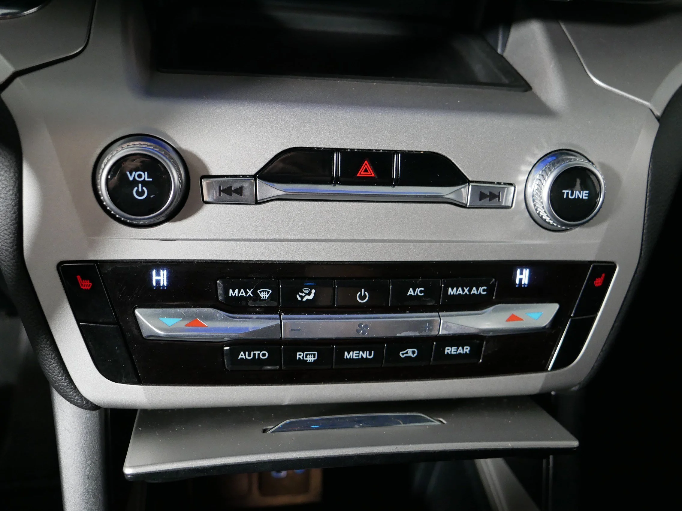 2021 Ford Explorer XLT - Photo 23