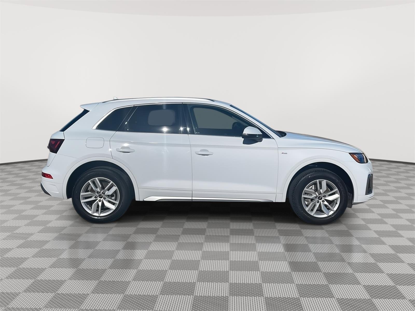 Used 2023 Glacier White Metallic Audi S line Premium image 4